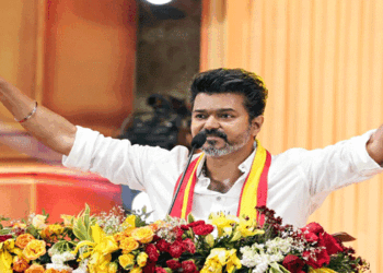 വിജയ് രണ്ടിടങ്ങളിൽ മത്സരിക്കും; 29 വയസ്സു കഴിഞ്ഞിട്ടും ജോലി ഇല്ലാത്തവർക്ക് പ്രതിമാസം 4000 രൂപ നൽകുമെന്ന് വാ​ഗ്ദാനം