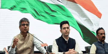 പഞ്ചാബിൽ ‘ചൂലിന്റെ കെട്ടഴിയുന്നു‘; ആം ആദ്മി പാർട്ടിയ്ക്ക് മുന്നിൽ തീരാപ്രശ്നങ്ങൾ; 63 എംഎൽഎമാർ കൂടി പാർട്ടിവിടുമെന്ന് പുറത്തുപോയ നേതാക്കൾ; ‘ഇതൊന്നുമായിട്ടില്ല; കൂടുതൽപേർ ഒപ്പം വരും‘ -രാഘവ് ഛദ്ദ