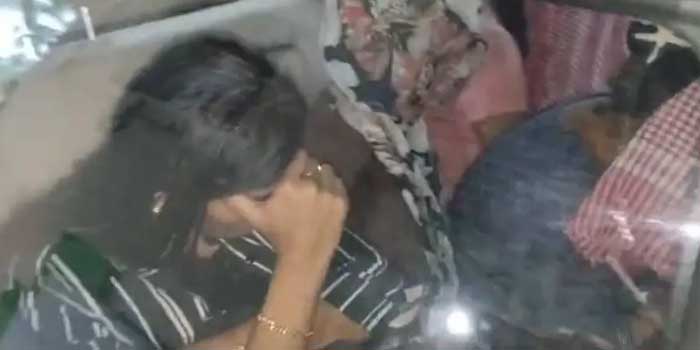 ആയുർവേദ ഡോക്ടർമാരെന്ന പേരിൽ 35,000 രൂപയ്ക്ക് വീട് വാടകയ്ക്കെടുത്ത് പെൺവാണിഭം!! അനധികൃത കുടിയേറ്റം നടത്തിയ രണ്ട് ബംഗ്ലാദേശി യുവതികൾ ഉൾപ്പെടെ എട്ടുപേർ പിടിയിൽ, സംഘത്തിന്റെ കയ്യിൽ നിന്ന് പിടികൂടിയവയിൽ രണ്ടു കാറുകൾ, നിരവധി മൊബൈൽ ഫോണുകൾ…