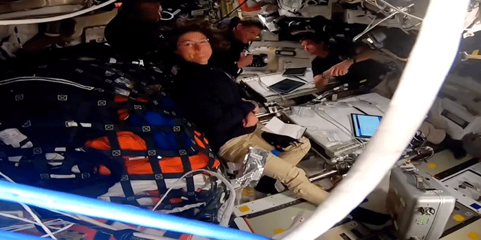 ചരിത്ര നേട്ടത്തിൽ ആർട്ടെമിസ്-2 ദൗത്യസംഘം ; ഭമിയിൽനിന്ന് ഏറ്റവും അകലേക്ക് സഞ്ചരിച്ച മനുഷ്യർ എന്ന റെക്കോഡ്!