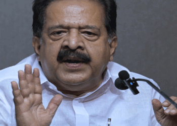 ‘ഞാൻ ഒരു സുപ്രഭാതത്തിൽ രാഷ്ട്രീയത്തിലേയ്ക്ക് പൊട്ടി വീണയാളല്ല; പാർട്ടിക്കെതിരെ ഒരക്ഷരം പോലും പറയാതിരിക്കാൻ ശ്രദ്ധിക്കുന്ന ആളാണ് ഞാൻ’: രമേശ് ചെന്നിത്തല; ഇന്ന് സോഷ്യൽ മീഡിയയിൽ എഴുതിയാൽ നേതാവാകുമെന്നും പരിഹാസം