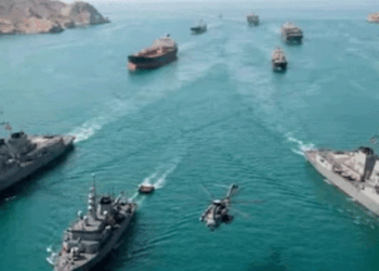 ഹൊർമുസിൽ ചരക്ക് കപ്പലുകൾക്കു നേരെ ഇറാന്റെ അപ്രതീക്ഷിത വെടിവയ്പ്പ്; വെടിനിർത്തൽ അനിശ്ചിതകാലത്തേക്ക് നീട്ടിയതായുള്ള ട്രംപിന്റെ പ്രഖ്യാപനം കാറ്റിൽപറത്തിയുള്ള പ്രകോപന നീക്കം; ആശങ്ക ഉയരുന്നു