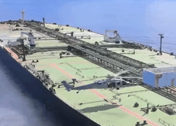 മറ്റൊരു ഇറാനിയൻ എണ്ണടാങ്കർ കൂടി അമേരിക്കൻ സൈന്യം പിടിച്ചെടുത്തു;  ഇന്ത്യൻ മഹാസമുദ്രത്തിൽ വച്ചാണ് കപ്പൽ വളഞ്ഞത്; ദൃശ്യങ്ങളും പുറത്തുവിട്ടു; ‘ ഈ നീക്കം ഇനിയും തുടരുമെന്ന്‘ യുഎസ് പ്രതിരോധ വകുപ്പ്