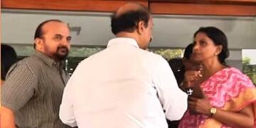 ‘പറയാനുളളത് പാർട്ടിക്കുള്ളിൽ പറയും…ഒളിഞ്ഞിരുന്ന് ദൃശ്യങ്ങൾ പകർത്തി വാർത്തയാക്കുന്നത് ലജ്ജാകരം, സഹോദരതുല്യനായ സോമനോട് സംസാരിച്ചത് സ്വകാര്യമായ കാര്യം!! തെരഞ്ഞെടുപ്പ് പ്രചാരണ പരിപാടിക്കിടെ തന്റെ പേര് പറഞ്ഞില്ല, രാജീവ് ചന്ദ്രശേഖറിന്റെ പേര്മാത്രം കേന്ദ്രമന്ത്രി ഇടയ്ക്കിടെ പറഞ്ഞുള്ളു… പരിപാടി ബഹിഷ്കരിച്ച് ഇറങ്ങിപ്പോയ ആർ ശ്രീലേഖ വിശദീകരണവുമായി രം​ഗത്ത്