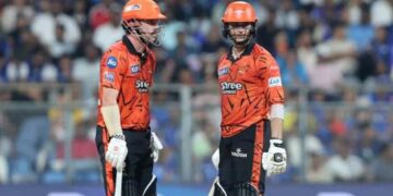 റിക്കിൾട്ടണിന്റെ സെഞ്ചുറിക്കും മുംബൈയെ രക്ഷിക്കാനായില്ല, നീലപ്പട 243 മുന്നോട്ട് വച്ചപ്പോൾ ഓറഞ്ച് പട എട്ട് പന്ത് ബാക്കിവച്ച് പുഷ്പം പോലെ മറികടന്നു!! സൺ റൈസേഴ്സിന് ആറ് വിക്കറ്റ് ജയം