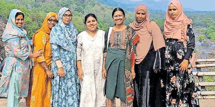 ഉമ്മ മരിച്ചതറിയാതെ 11 കാരി മസ്‌നീൻ, സാജിതയുടെ ജീവൻ നഷ്ടപ്പെട്ടതറിയാതെ മരണത്തോട് മല്ലടിച്ച് മകൻ ഷഹദീൻ…വാൽപ്പാറ വാഹനാപകടത്തിൽ മരിച്ച ഒൻപതുപേരുടെയും പൊതുദർശനം ആരംഭിച്ചു, പ്രധാനാധ്യാപികയുടെ സംസ്കാരം ഷൊർണൂരിൽ