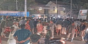 ബന്ധുക്കൾ തമ്മിലുള്ള തർക്കം സി.പി.എം- ബി.ജെ.പി സംഘർഷമായി; കൂട്ടയടി, കല്ലേറ്, ലാത്തിച്ചാർജ്; പോലീസുകാരന് പരിക്ക്