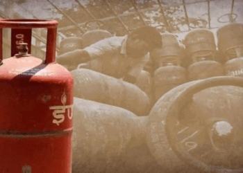 തീപിടിച്ച വില : വാണിജ്യ പാചകവാതക സിലിണ്ടറിനും പ്രീമിയം ഇന്ധനങ്ങൾക്കും വില ഉയർന്നു; റെക്കോർഡിട്ട് വിമാന ഇന്ധന വില