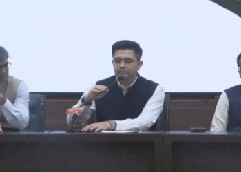 ആംആദ്മി പാർട്ടിയിൽ പൊട്ടിത്തെറി; പ്രമുഖ നേതാവ് രാഘവ് ഛദ്ദയടക്കം മൂന്ന് എംപിമാർ ബിജെപിയിലേയ്ക്ക്; ‘രൂപീകരിക്കുമ്പോൾ ഉണ്ടായിരുന്ന എല്ലാ മൂല്യങ്ങളിൽനിന്നും  പാർട്ടി അകന്നു‘