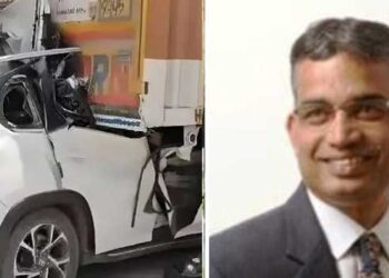 വിവാദ ആൾദൈവത്തിന്റെ വലംകൈ, ശിവാനിക ട്രസ്റ്റിന്റെ വൈസ് പ്രസിഡന്റ്… നിയന്ത്രണം വിട്ട കാർ നിർത്തിയിട്ടിരുന്ന ട്രക്കിലിടിച്ച് അശോക് ഖരാത്തിന്റെ അടുത്ത അനുയായിയും ഭാര്യയും മരിച്ചു, മകൻ ​ഗുരുതരാവസ്ഥയിൽ, സംഭവത്തിൽ ദുരൂഹത