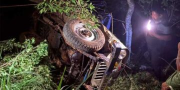 വിവാഹത്തിൽ പങ്കെടുത്തു മടങ്ങുന്നതിനിടെ വ്യൂ പോയിന്റ് കാണാൻ പോയി,  ജീപ്പ് 200 അടി താഴ്ചയുള്ള കൊക്കയിലേക്ക് മറിഞ്ഞു, സ്ത്രീയ്ക്കും ആറുമാസം പ്രായമുള്ള കുഞ്ഞിനും ദാരുണാന്ത്യം, മൂന്നുപേരുടെ നില ​ഗുരുതരം