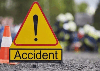 കൊല്ലത്ത് തിരഞ്ഞെടുപ്പ് പ്രചരണം കഴിഞ്ഞുപോയ വാഹനം കായികതാരങ്ങളെ ഇടിച്ചുതെറിപ്പിച്ചു; ഒരാൾ വെൻ്റിലേറ്ററിൽ; നെയ്യാറ്റിൻകര സ്വദേശിയ്ക്കെതിരെ കേസ്