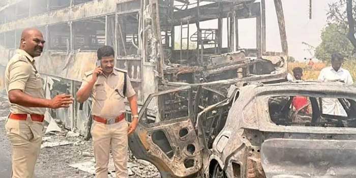 നേർക്കുനേർ വന്ന കാർ ബസുമായി കൂട്ടിയിടിച്ച് വൻ ദുരന്തം!! മൂന്ന് വയസുള്ള കുട്ടിയുൾപ്പെടെ ഒരു കുടുംബത്തിലെ ആറു പേർ വെന്തുമരിച്ചു, കാറിൽ നിന്ന് രക്ഷപ്പെട്ടത് അഞ്ച്, ഒന്നര വയസുള്ള രണ്ട് മക്കൾ മാത്രം, ബസും കത്തിയമർന്നു