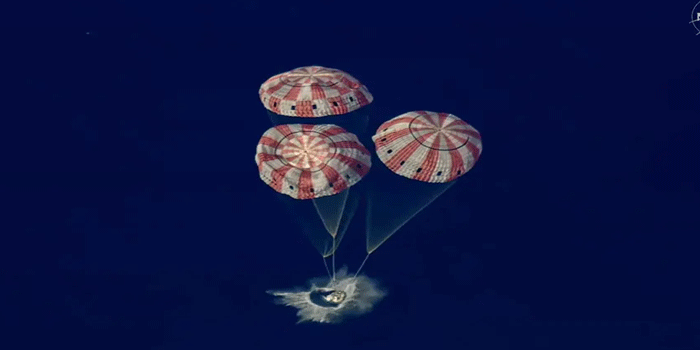 ചന്ദ്രയാത്രയിൽ ചരിത്രം സൃഷ്ടിച്ചുള്ള മടങ്ങി വരവ്; ആർട്ടെമിസ് II സംഘം സുരക്ഷിതമായി ഭൂമിയിൽ തിരിച്ചെത്തി