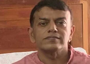 കോളേജിലെ ലൈബ്രറി ഡിജിറ്റൈസേഷൻ പദ്ധതിയിൽ തിരിമറിനടന്നതായി ആരോപണം നേരിട്ട പ്രൊഫസറെ തരംതാഴ്ത്തി… ഇടതുപക്ഷ അനുഭാവിയായ ഡീൻ ഡോ. വിനു തോമസിനെതിരെ നടപടിയെടുത്ത വിഎസിന്റെ മകനെ ഐഎച്ച്ആർഡിയിൽനിന്നു പുറത്താക്കണം- വിഎ അരുൺകുമാറിനെ പുറത്താക്കാൻ മുറവിളികൂട്ടി സിപിഎം അനുകൂല സംഘടനയുടെ സമരം