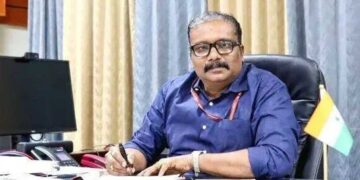 സർക്കാർ അനുമതിയില്ലാതെ സമൂഹമാധ്യമങ്ങളോട് പ്രതികരിച്ചു, സർക്കാർ ചട്ടങ്ങൾ ലംഘിച്ചു!! ബി. അശോകിന് സസ്പെൻഷൻ, നടപടി ചട്ടവിരുദ്ധം, സർക്കാരിനെതിരെ എന്തു തരം പ്രസ്താവനയാണ് താൻ നടത്തിയതെന്ന് ഉത്തരവിൽ വ്യക്തമാക്കിയിട്ടില്ല, പുതിയൊരു സർക്കാർ ഫോം ചെയ്യുന്ന സാഹചര്യത്തിൽ പെട്ടെന്ന് നിയമ നടപടിയുമായി മുന്നോട്ട് പോകുന്നില്ല- ബി. അശോക്