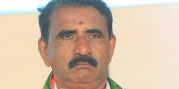 എനിക്കാവില്ല പൂരം ആഘോഷിക്കാൻ…  ആർപ്പോ വിളിക്കേണ്ടവർ മുണ്ടത്തികോട് പാടത്ത് മാംസ കഷണങ്ങളായി ഉറുമ്പരിക്കുമ്പോൾ എനിക്കാവില്ല, പാണ്ഡിമേളവും ഇലഞ്ഞിത്തറ മേളവും എനിക്ക് ആസ്വദിക്കാനാവില്ല- ബി ഗോപാലകൃഷ്ണൻ