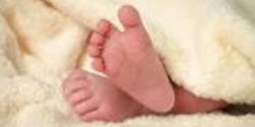 സ്കൂളിലേക്ക് പോകും വഴി മണ്ണിനടിയില്‍ എന്തോ ഒരനക്കം!!! പരിശോധിച്ചപ്പോള്‍ കണ്ടത് ജീവനോടെ കുഴിച്ചുമൂടിയ നവജാത ശിശുവിനെ, കുഞ്ഞിനെ പുറത്തെടുത്ത് ആശുപത്രിയിലെത്തിച്ച് വിദ്യാര്‍ത്ഥികള്‍, കുറ്റക്കാര്‍ക്കായി അന്വേഷണം ശക്തമാക്കി പൊലീസ്