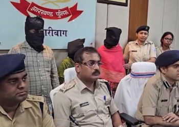 മകന്റെ രോഗം മാറാന്‍ പതിമൂന്നുകാരിയെ ബലി നല്‍കി, പെണ്‍കുട്ടിയുടെ സ്വകാര്യഭാഗങ്ങളില്‍  മരത്തടി കുത്തിക്കയറ്റി, തല മുറിച്ച് രക്തം ശേഖരിച്ചു, പിന്നീട് മൃതദേഹം തോട്ടത്തില്‍ കുഴിച്ചിട്ടു, ബലാത്സംഗമെന്ന് വരുത്തി തീര്‍ക്കാനും ശ്രമം, അമ്മയും മന്ത്രവാദിയും അറസ്റ്റില്‍