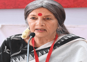 ‘പോറ്റിയെ സോണിയയെ കാണിച്ചതാരപ്പാ’ ; രാഹുൽ ഗാന്ധിക്ക് മറുപടിയുമായ് ബൃന്ദാ കാരാട്ട്; ‘പോ മോനേ ദിനേശാ’