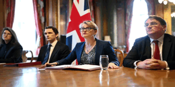 ഹോർമൂസ് കടലിടുക്ക്  തുറക്കുന്നതിനെ സംബന്ധിച്ച് ചർച്ച ചെയ്യാൻ നാല്പതിലധികം രാജ്യങ്ങളെ വിളിച്ചു ചേർത്ത് ബ്രിട്ടൻ; ഇന്ത്യയും പങ്കെടുത്തു