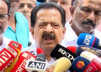 ‘ആദ്യം വോട്ട് എണ്ണണം, യുഡിഎഫ് ജയിക്കണം, ബാക്കി കാര്യങ്ങൾ തീരുമാനിക്കേണ്ടത് ഹൈക്കമാൻഡാണ്,  അല്ലാതെ സോഷ്യൽ മീഡിയയിലൂടെ അല്ല കോൺഗ്രസ് മുഖ്യമന്ത്രിയെ തീരുമാനിക്കുന്നത്, വിവാദങ്ങളിൽ നിന്ന് എല്ലാവരും ഒഴിഞ്ഞു നിൽക്കണം’- ചെന്നിത്തല