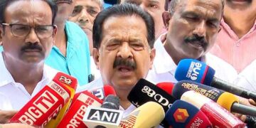 ‘ആദ്യം വോട്ട് എണ്ണണം, യുഡിഎഫ് ജയിക്കണം, ബാക്കി കാര്യങ്ങൾ തീരുമാനിക്കേണ്ടത് ഹൈക്കമാൻഡാണ്,  അല്ലാതെ സോഷ്യൽ മീഡിയയിലൂടെ അല്ല കോൺഗ്രസ് മുഖ്യമന്ത്രിയെ തീരുമാനിക്കുന്നത്, വിവാദങ്ങളിൽ നിന്ന് എല്ലാവരും ഒഴിഞ്ഞു നിൽക്കണം’- ചെന്നിത്തല