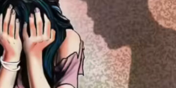 ആശുപത്രിയിലെത്തിയ 16 കാരിയുമായി സൗഹൃദത്തിലായി, പിന്നീട് ഫ്ലാറ്റിലെത്തിച്ച് ശീതളപാനീയത്തില് ലഹരി കലര്ത്തി നല്കി ക്രൂര പീഡനം, ദൃശ്യങ്ങള് പകര്ത്തി ഭീഷണ പ്പെടുത്തി പത്ത് തവണയോളം പീഡിപ്പിച്ചു, ഗര്ഭ നിരോധന ഗുളികകള് ബലമായി കഴിപ്പിച്ചു, ഡോക്ടര്ക്കെതിരെ പരാതിയുമായി പെണ്കുട്ടി, വിവരം അറിഞ്ഞ മറ്റൊരു സുഹൃത്ത് പീഡിപ്പിച്ചത് ആറ് തവണ