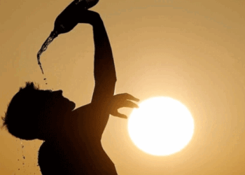 കൊടും ചൂടിൽ ഉരുകി കേരളം ; സംസ്ഥാനത്ത് ഉഷ്ണതരംഗ മുന്നറിയിപ്പ്; എല്ലാ ജില്ലകളിലും ജാഗ്രത പാലിക്കണമെന്ന് ദുരന്ത നിവാരണ അതോറിറ്റി