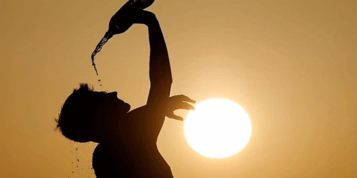 കൊടും ചൂടിൽ ഉരുകി കേരളം ; സംസ്ഥാനത്ത് ഉഷ്ണതരംഗ മുന്നറിയിപ്പ്; എല്ലാ ജില്ലകളിലും ജാഗ്രത പാലിക്കണമെന്ന് ദുരന്ത നിവാരണ അതോറിറ്റി