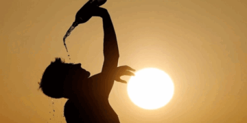 വേനൽ ചൂടിൽ വെന്തുരുകി കേരളം; ഇടുക്കിയും വയനാടും ഒഴികെയുള്ള ജില്ലകളിൽ ഇനിയും താപനില ഉയരും; പകൽ പുറത്തിറങ്ങുമ്പോൾ അതീവശ്രദ്ധ ആവശ്യം