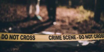 ഭര്‍ത്താവുമായി അവിഹിതബന്ധമെന്ന് സംശയം, 35കാരിയെ ഇരുമ്പുദണ്ഡ് കൊണ്ട് തലക്കടിച്ചുകൊന്നു, പിന്നാലെ മൃതദേഹം ചാക്കില്‍ ഒളിപ്പിക്കാന്‍ ശ്രമം, അഭിഭാഷകന്റെ ഭാര്യയും പ്രായപൂര്‍ത്തിയാകാത്ത മകളും പിടിയില്‍