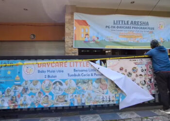 കരയാതിരിക്കാന്‍  പിഞ്ചുകുഞ്ഞുങ്ങളുടെ വായ മൂടിക്കെട്ടി,  മൂന്ന് മീറ്റർ വീതിയുള്ള  മുറിയില്‍ ഇരുപതോളം കുട്ടികളെ കുത്തിനിറച്ചു, കൈകാലുകള്‍ കെട്ടിയിട്ട് പീഡനം, കുട്ടികളുടെ ശരീരത്തില്‍ നിറയെ മുറിവേറ്റ പാടുകള്‍, ഡേ കെയർ സെന്റര്‍ വളഞ്ഞ് പൊലീസ്, 13 പേരെ അറസ്റ്റ് ചെയ്തു