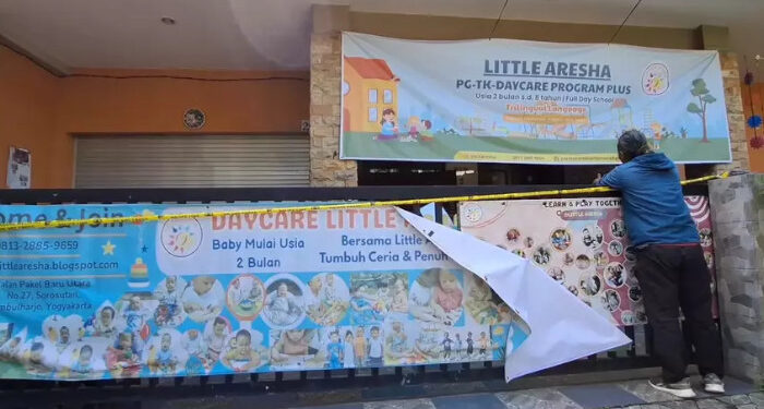 കരയാതിരിക്കാന്‍  പിഞ്ചുകുഞ്ഞുങ്ങളുടെ വായ മൂടിക്കെട്ടി,  മൂന്ന് മീറ്റർ വീതിയുള്ള  മുറിയില്‍ ഇരുപതോളം കുട്ടികളെ കുത്തിനിറച്ചു, കൈകാലുകള്‍ കെട്ടിയിട്ട് പീഡനം, കുട്ടികളുടെ ശരീരത്തില്‍ നിറയെ മുറിവേറ്റ പാടുകള്‍, ഡേ കെയർ സെന്റര്‍ വളഞ്ഞ് പൊലീസ്, 13 പേരെ അറസ്റ്റ് ചെയ്തു