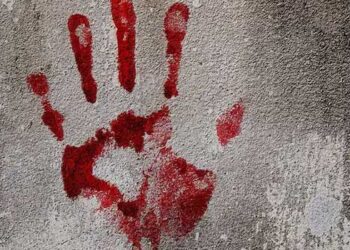 വീടുവിട്ടുപോയ ഭാര്യയെ തിരഞ്ഞിറങ്ങിയ യുവാവിനെ ഭാര്യയുടെ കാമുകനും കൂട്ടുകാരും ചേർന്ന് അഞ്ചുവയസുകാരൻ മകന്റെ മുന്നിലിട്ട് തലയ്ക്കടിച്ച് കൊലപ്പെടുത്തി, വനത്തിനുള്ളിൽ പിതാവിന്റെ മൃതദേഹത്തിനു മുന്നിൽ പേടിച്ച് കുരുന്ന് കാവലിരുന്നത് ഒരു രാത്രി മുഴുവൻ, മൂന്നുപേർ കസ്റ്റഡിയിൽ