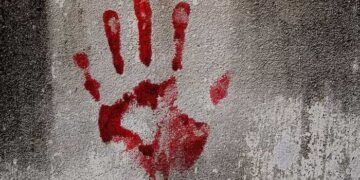 വീടുവിട്ടുപോയ ഭാര്യയെ തിരഞ്ഞിറങ്ങിയ യുവാവിനെ ഭാര്യയുടെ കാമുകനും കൂട്ടുകാരും ചേർന്ന് അഞ്ചുവയസുകാരൻ മകന്റെ മുന്നിലിട്ട് തലയ്ക്കടിച്ച് കൊലപ്പെടുത്തി, വനത്തിനുള്ളിൽ പിതാവിന്റെ മൃതദേഹത്തിനു മുന്നിൽ പേടിച്ച് കുരുന്ന് കാവലിരുന്നത് ഒരു രാത്രി മുഴുവൻ, മൂന്നുപേർ കസ്റ്റഡിയിൽ