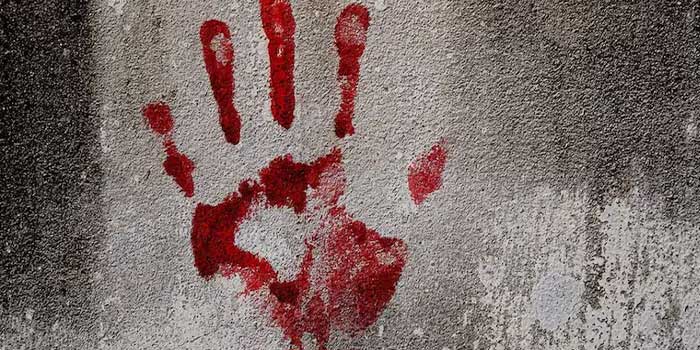 വീടുവിട്ടുപോയ ഭാര്യയെ തിരഞ്ഞിറങ്ങിയ യുവാവിനെ ഭാര്യയുടെ കാമുകനും കൂട്ടുകാരും ചേർന്ന് അഞ്ചുവയസുകാരൻ മകന്റെ മുന്നിലിട്ട് തലയ്ക്കടിച്ച് കൊലപ്പെടുത്തി, വനത്തിനുള്ളിൽ പിതാവിന്റെ മൃതദേഹത്തിനു മുന്നിൽ പേടിച്ച് കുരുന്ന് കാവലിരുന്നത് ഒരു രാത്രി മുഴുവൻ, മൂന്നുപേർ കസ്റ്റഡിയിൽ