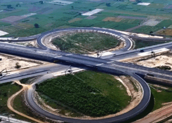 213 കിലോമീറ്റർ യാത്ര ഇനി വെറും രണ്ടര മണിക്കൂറിൽ; ഇടയ്ക്ക് 12 കി.മി വന്യജീവി ഇടനാഴിയും;  ഡൽഹി- ദെഹ്റാദൂൺ പാത തുറന്നു; അഭിമാനത്തോടെ ഇന്ത്യ