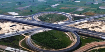 213 കിലോമീറ്റർ യാത്ര ഇനി വെറും രണ്ടര മണിക്കൂറിൽ; ഇടയ്ക്ക് 12 കി.മി വന്യജീവി ഇടനാഴിയും;  ഡൽഹി- ദെഹ്റാദൂൺ പാത തുറന്നു; അഭിമാനത്തോടെ ഇന്ത്യ