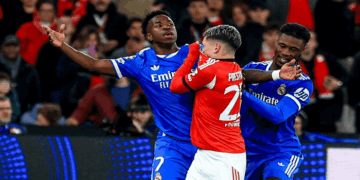 ലോകകപ്പിന് വിസിൽ മുഴങ്ങാൻ ദിവസങ്ങൾ മാത്രം; കളിക്കളത്തിൽ താരങ്ങളുടെ തോന്ന്യാസം ഇനി നടക്കില്ല; കർശന നടപടികളുമായി ഫിഫ; വായ മൂടിപ്പിടിച്ച് സംസാരിച്ചാൽ  ചുവപ്പ് കാർഡ്; റഫറിയുടെ തീരുമാനത്തിൽ പ്രതിഷേധിച്ച് മൈതാനം വിട്ടാൽ മഞ്ഞക്കാർഡ്