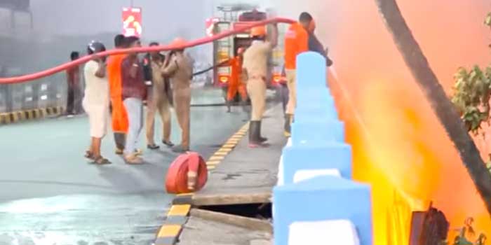 മാലിന്യക്കൂമ്പാരത്തിനു തീപിടിച്ചു, എറണാകുളം പുല്ലേപ്പടി പാലത്തിന് സമീപം വൻ തീപ്പിടിത്തം!! പാലത്തിലൂടെയുള്ള ഗതാഗതം നിർത്തിവച്ചു, തീ അണയ്ക്കാനുള്ള ശ്രമം തുടരുന്നു