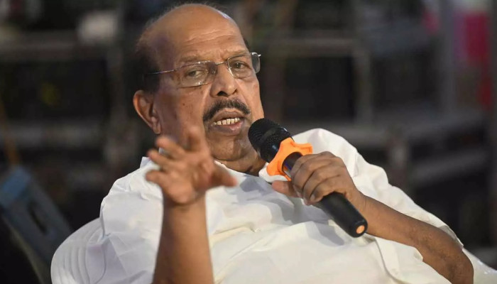 സിപിഎം മറ്റു സംസ്ഥാനങ്ങളില് കോണ്ഗ്രസിനെ പിന്തുണയ്ക്കുകയല്ലേ? ഇന്ത്യാ മുന്നണിയില് ചേരാന് സിപിഎം തീരുമാനിച്ച യോഗത്തില് പിണറായി വിജയന് ഉറങ്ങുകയായിരുന്നോ?? ഞാന് പാര്ട്ടി അംഗമാകുന്ന കാലത്ത് പിണറായി വിജയനെ തിരുവിതാംകൂറില് ആരും അറിയുക പോലുമില്ല, നവകേരളമെന്ന് പറഞ്ഞ് നരകകേരളമാക്കിയ സര്ക്കാരാണ് പിണറായി വിജയന്റേത് – ജി സുധാകരന്