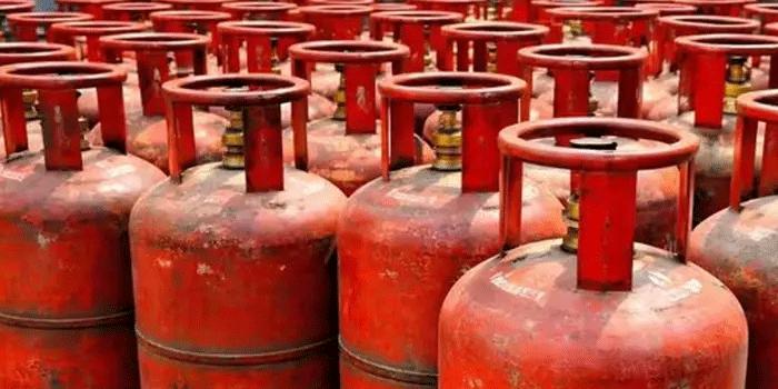 ​‘കഞ്ഞികുടി മുട്ടും?‘ ഗ്യാസ് ബുക്കിം​ഗ് ഇനി മുതൽ അത്ര എളുപ്പമാകില്ല; വിതരണ രീതികളിൽ കൂടുതൽ നിയന്ത്രണങ്ങൾ പ്രാബല്യത്തിലാക്കാനുള്ള തീരുമാനത്തിൽ കേന്ദ്രസർക്കാർ