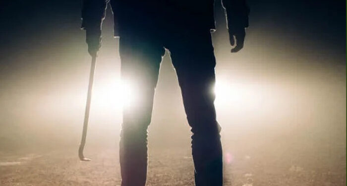 പ്രണയം നിരസിച്ചതിന് യുവതിയെ വെട്ടിക്കൊന്നു, ജാമ്യത്തിലിറങ്ങിയ പ്രതിയെ വീട്ടില്‍ കയറി വെട്ടിക്കൊന്ന്  യുവതിയുടെ പിതാവും ബന്ധുക്കളും, പിന്നാലെ പൊലീസില്‍ കീഴടങ്ങി