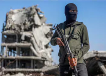 തങ്ങളുടെ പക്കലുള്ള ആയിരക്കണക്കിന് ഓട്ടോമാറ്റിക് റൈഫിളുകളും മറ്റ് ആയുധങ്ങളും വിട്ടുനൽകാൻ തയ്യാറാണ്,  ട്രംപിന്റെ സംഘടനയായ പലസ്തീൻ അഡ്മിനിസ്‌ട്രേറ്റീവ് കമ്മിറ്റിക്ക് മാത്രമേ ഇത് കൈമാറൂ, പ്രഖ്യാപനവുമായി ഹമാസ്