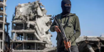 തങ്ങളുടെ പക്കലുള്ള ആയിരക്കണക്കിന് ഓട്ടോമാറ്റിക് റൈഫിളുകളും മറ്റ് ആയുധങ്ങളും വിട്ടുനൽകാൻ തയ്യാറാണ്,  ട്രംപിന്റെ സംഘടനയായ പലസ്തീൻ അഡ്മിനിസ്‌ട്രേറ്റീവ് കമ്മിറ്റിക്ക് മാത്രമേ ഇത് കൈമാറൂ, പ്രഖ്യാപനവുമായി ഹമാസ്