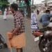 താനിതെങ്ങോട്ടാ പോകുന്നത്, താൻ നടന്നുപോയി വാഹനങ്ങൾ തടഞ്ഞാൽ മതി, വണ്ടി കൊണ്ടുപോയി താൻ അങ്ങനെ ഒണ്ടാക്കണ്ടാ… ഹർത്താൽ ദിനത്തിൽ വാഹനങ്ങൾ തടഞ്ഞ ശേഷം സ്വന്തം ബൈക്കിൽ പോകാൻ നോക്കിയ സമരാനുകൂലിയെ തടഞ്ഞ് നാട്ടുകാരൻ
