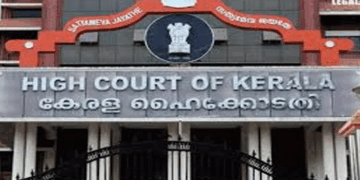 ഹർത്താലിനെതിരെ സ്വമേധയാ കേസെടുത്ത് ഹൈക്കോടതി; പ്രഖ്യാപനം നടത്തിയവർക്ക് നോട്ടീസ്; വൈകിട്ടോടെ റിപ്പോർട്ട് സമർപ്പിക്കാൻ ഡിജിപിയ്ക്ക് നിർദ്ദേശം