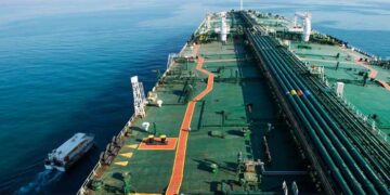 ‘ഞങ്ങളുടെ നേതാവ് ഇമാം ഖമേനിയുടെ കൽപ്പനപ്രകാരം മാത്രമേ ഹോർമുസ് കടലിടുക്ക് വീണ്ടും തുറക്കൂ, അല്ലാതെ ഏതോ വിഡ്ഢിയുടെ ട്വീറ്റുകൾ കൊണ്ട് കഴിയില്ല’- ഇറാൻ