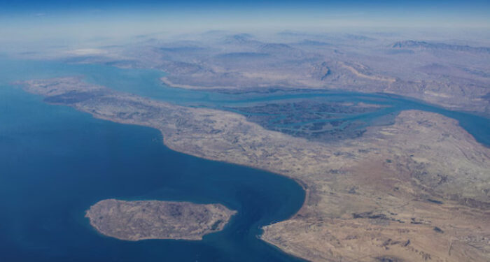 അമേരിക്കയുടെ ‘മാക്സിമലിസ്റ്റ്’ നിലപാടുകൾ ചർച്ചകൾക്ക് തടസം, ഞങ്ങൾക്ക് കടന്നുപോകാൻ കഴിയുന്നില്ലെങ്കിൽ മറ്റുള്ളവരെ കടത്തിവിടുന്നത് അസാധ്യമാണ്,  സമ്പുഷ്ടീകരിച്ച യുറേനിയം അമേരിക്കയ്ക്ക് കൈമാറില്ല,  ഉപരോധം നീക്കാതെ പിന്നോട്ടില്ലെന്ന് ഇറാന്‍